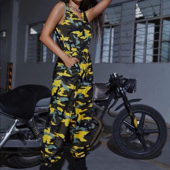 Camp Print Sleeveless Jumpsuit NEVER WORN - Picture 2 of 3